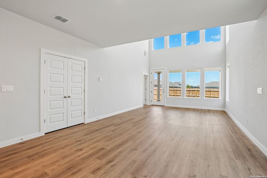 Spacious, unfurnished interior of a new home in August Fields, New Braunfels (Image 15).