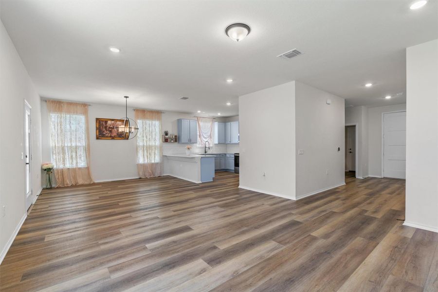 Spacious, unfurnished interior of a new home in , Manor (Image 26).