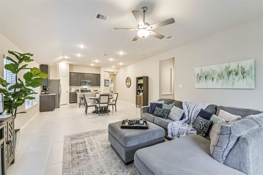 Furnished interior view inside a new home in Escondido 45', Magnolia (Image 16).