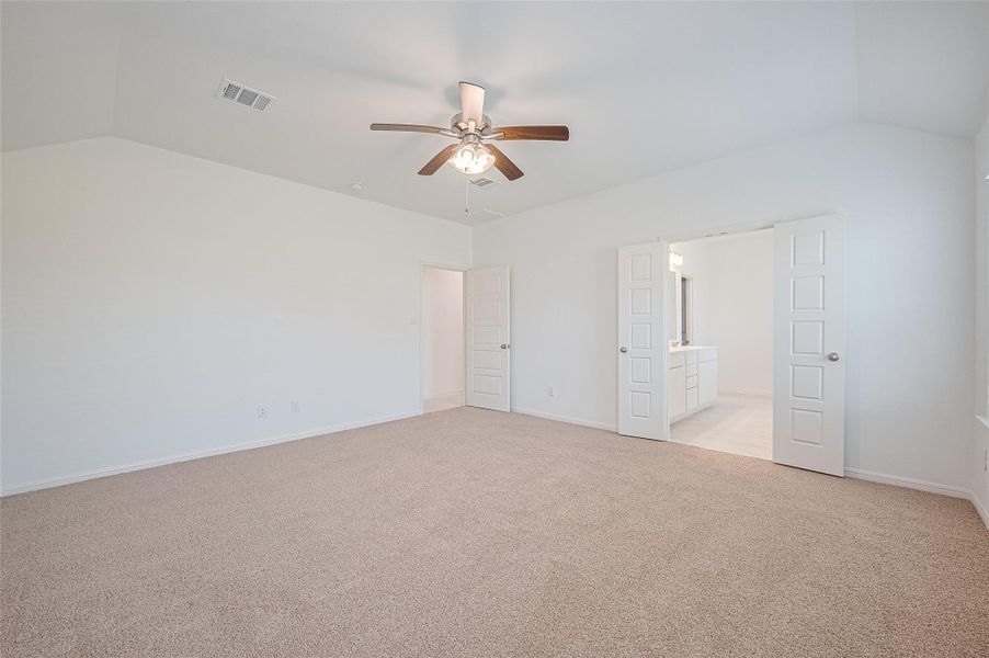 Spacious, unfurnished interior of a new home in Lago Mar, Texas City (Image 16).