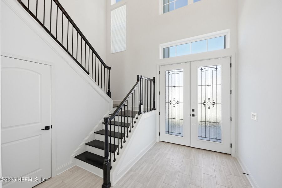 Spacious, unfurnished interior of a new home in Silver Landing At Silverleaf, St. Augustine (Image 19).
