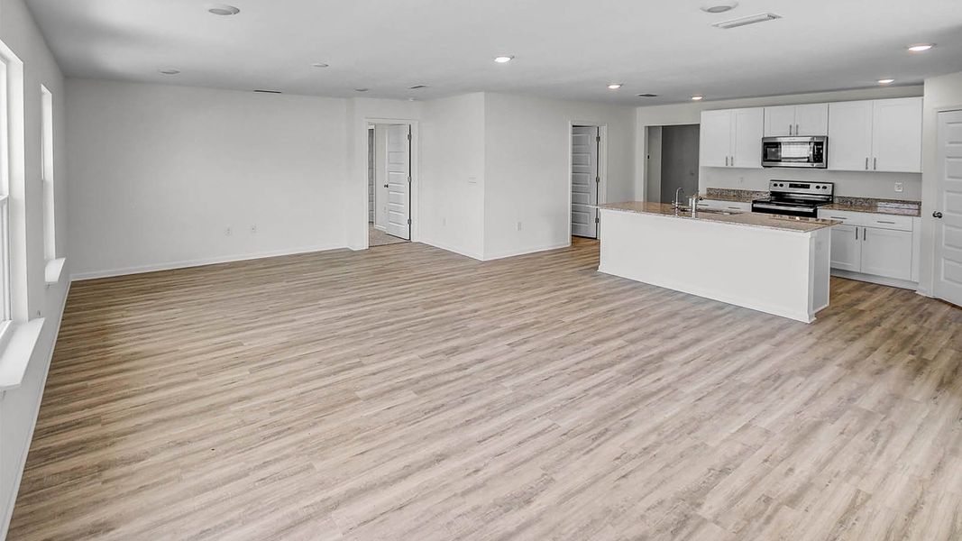 Representative unfurnished interior of a home built from the Lismore by D.R. Horton in Ashton Park Phase III, Freeport (Image 17).