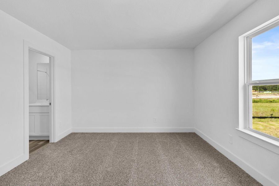Spacious, unfurnished interior of a new home in Riverside Estates, Mont Belvieu (Image 40).