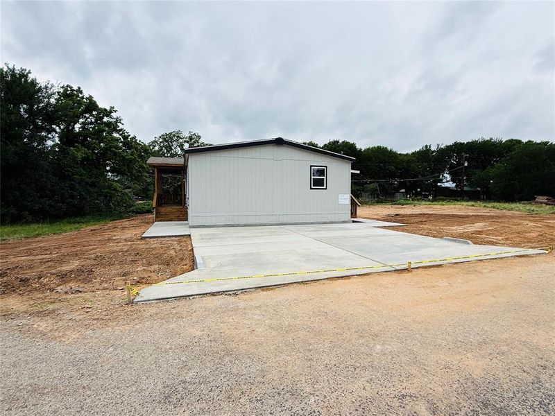 Exterior details and patio area of a home in , Granbury (Image 15).