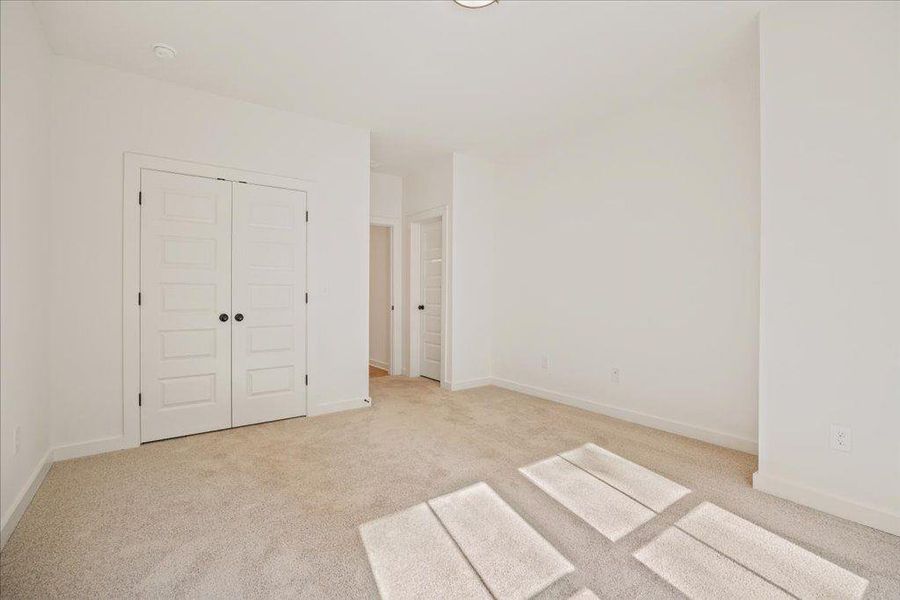 Spacious, unfurnished interior of a new home in , Gainesville (Image 31).