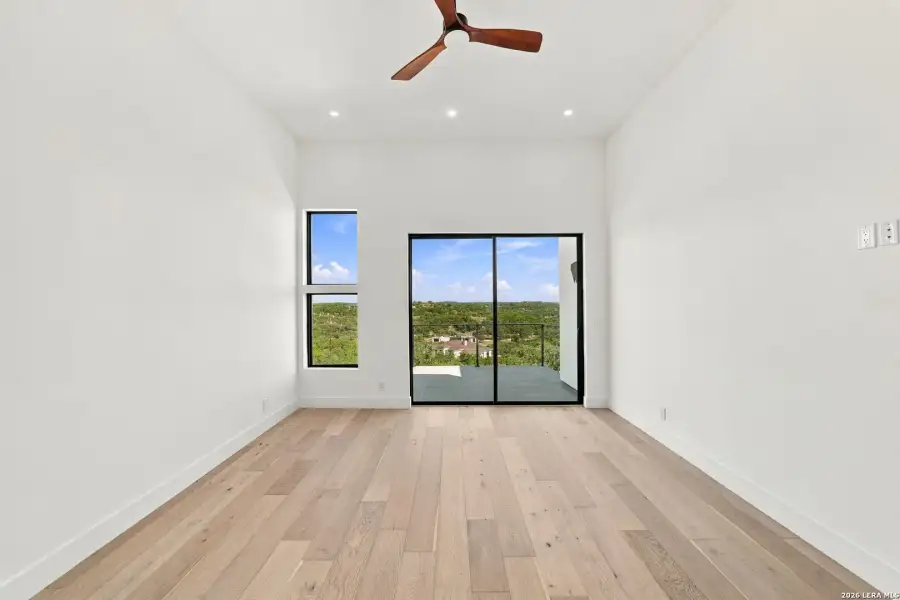 Spacious, unfurnished interior of a new home in , San Antonio (Image 29).
