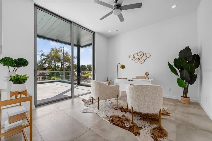 Furnished interior view inside a new home in , Sarasota (Image 40).
