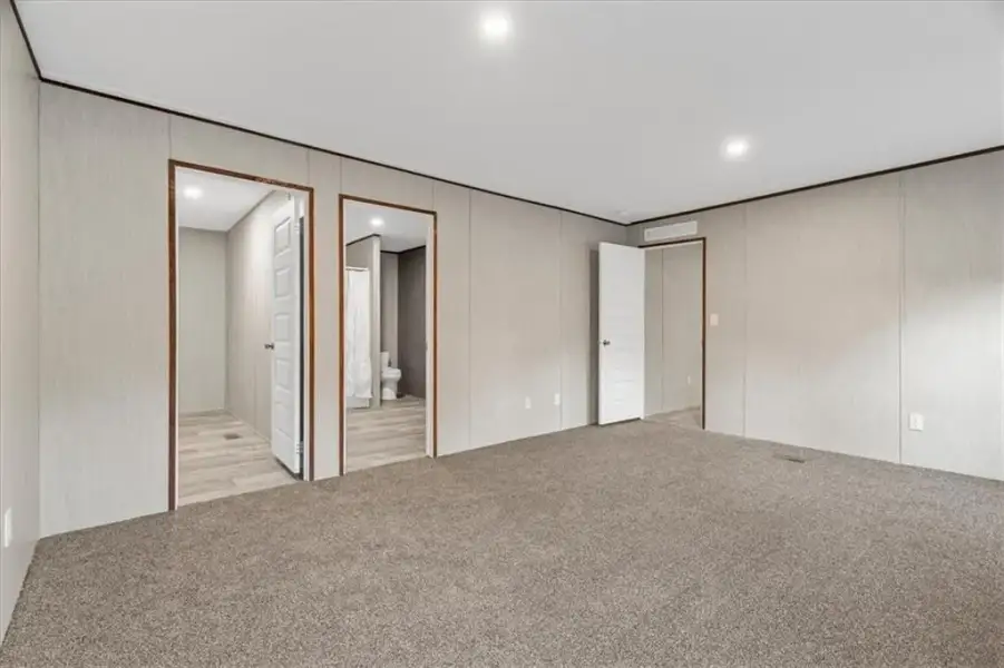 Spacious, unfurnished interior of a new home in , Fairmount (Image 11).