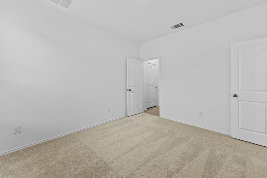 Spacious, unfurnished interior of a new home in Clayton Ranch, Copperas Cove (Image 24).
