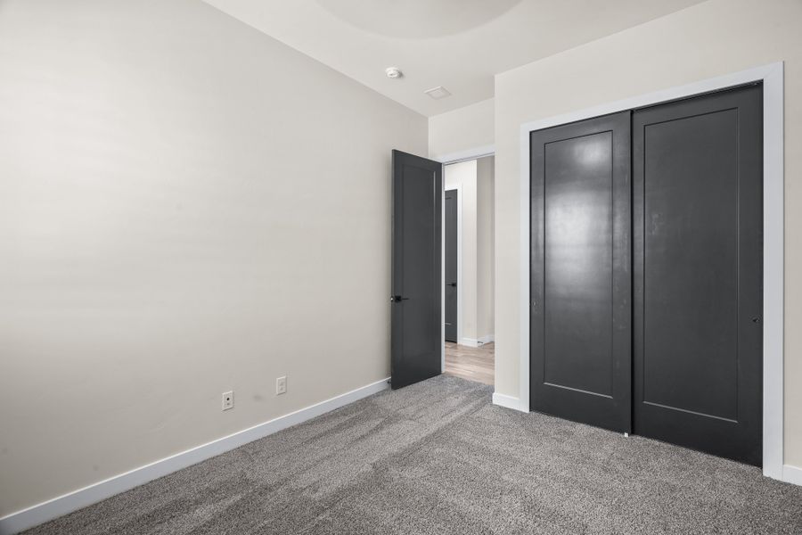 Spacious, unfurnished interior of a new home in Verdancia, El Paso (Image 30).