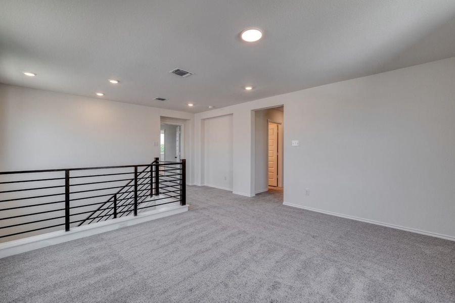 Spacious, unfurnished interior of a new home in Overlook Ranch, Georgetown (Image 22).