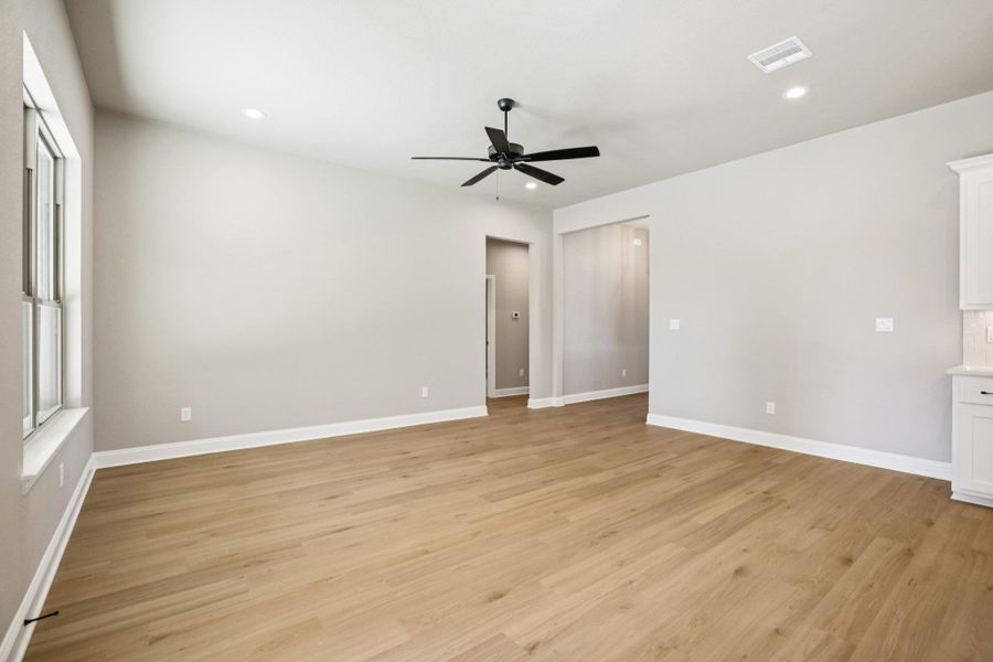 Spacious, unfurnished interior of a new home in Drake's Landing, Salado (Image 26).