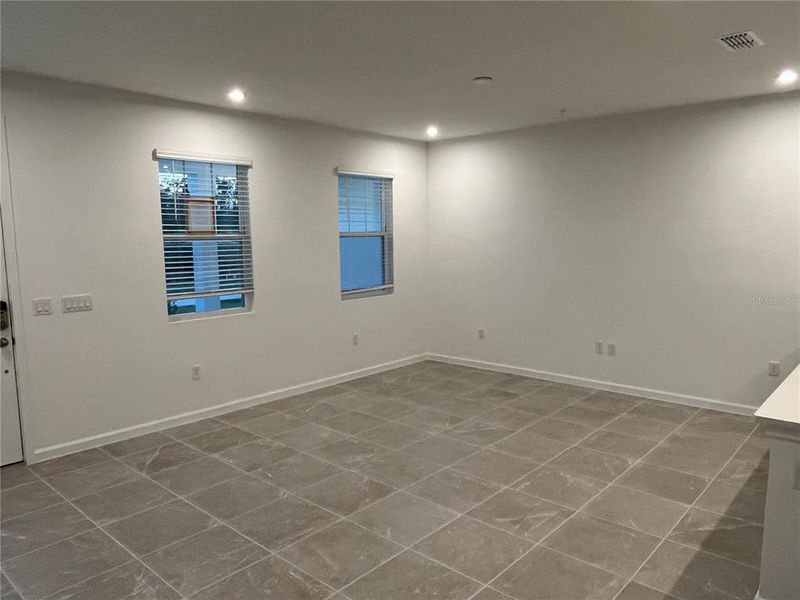 Spacious, unfurnished interior of a new home in Meridian Parks, Orlando (Image 20).