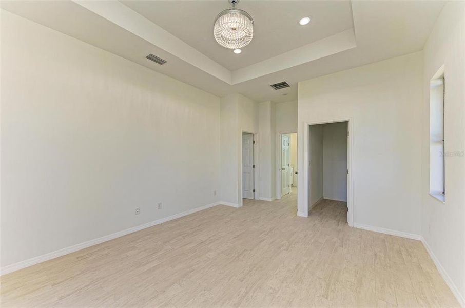Spacious, unfurnished interior of a new home in , Port Charlotte (Image 14).