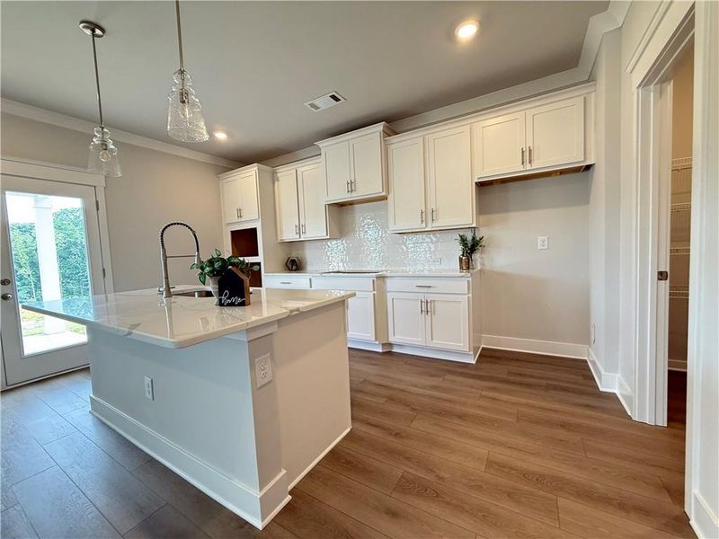 Furnished interior view inside a new home in Ponderosa Farms Manor, Gainesville (Image 11).