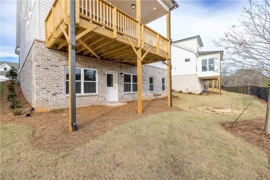 Exterior details and patio area of a home in Aberdeen, Hoschton (Image 41).