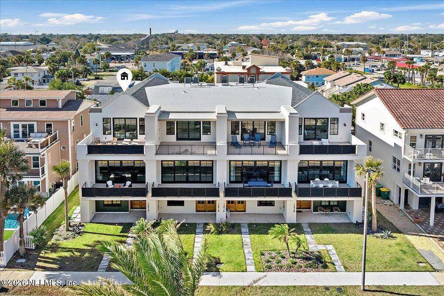 Condo located in Jacksonville Beach, FL showcasing its design and architecture (Image 7).