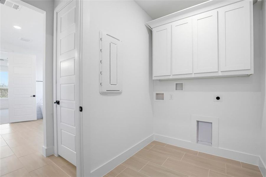 Spacious, unfurnished interior of a new home in Pecan Grove, Burleson (Image 29).