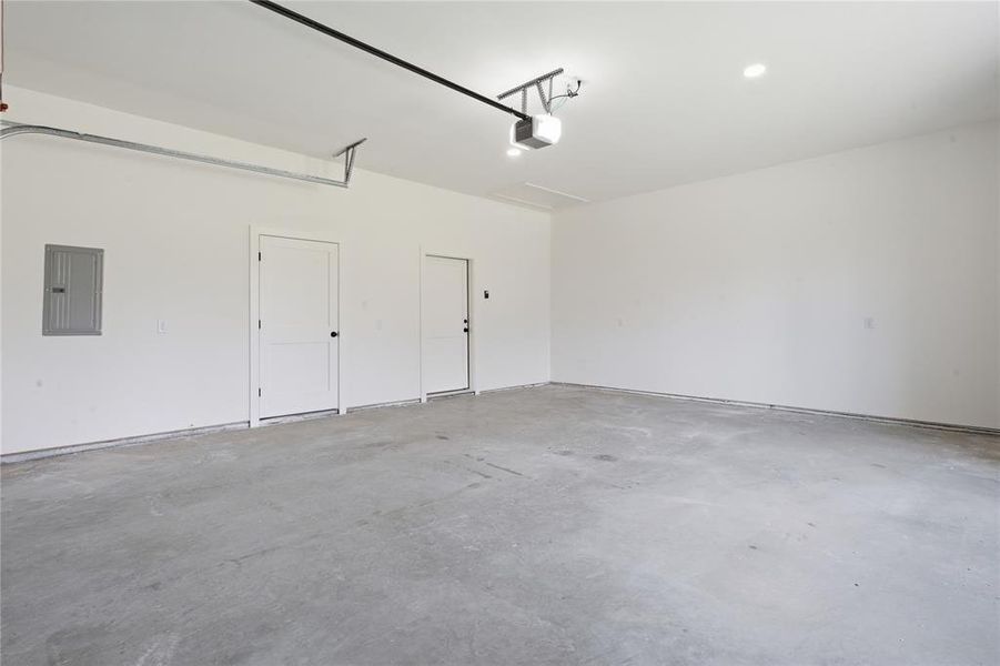 Spacious, unfurnished interior of a new home in , Dallas (Image 29).