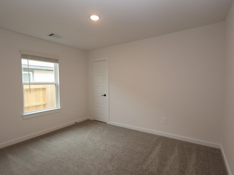 Spacious, unfurnished interior of a new home in Lone Star Landing, Montgomery (Image 18).
