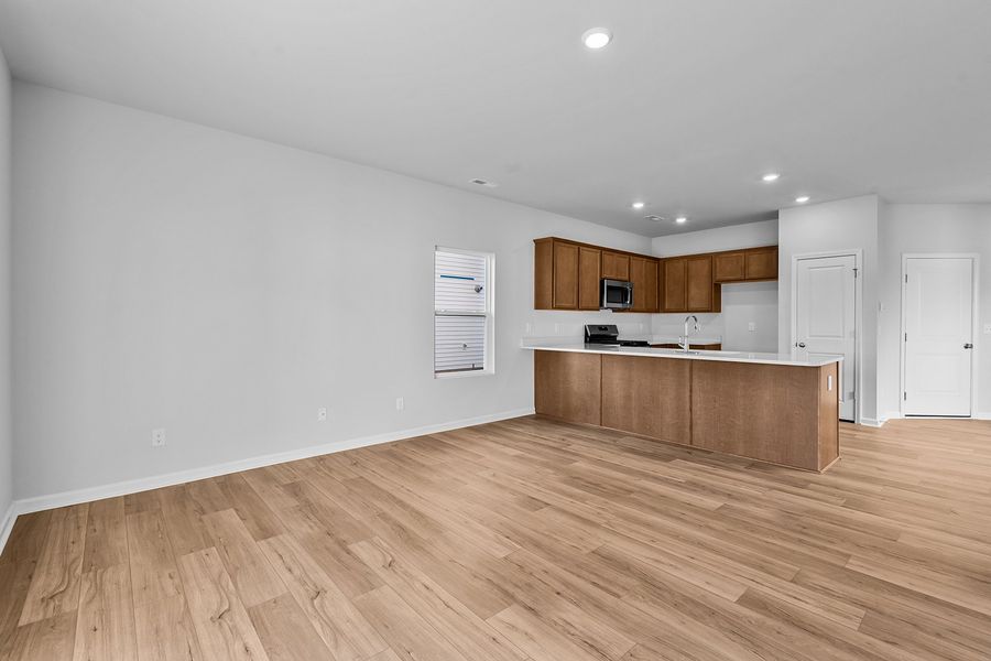 Spacious, unfurnished interior of a new home in Hanes Lake, Winston-Salem (Image 18).