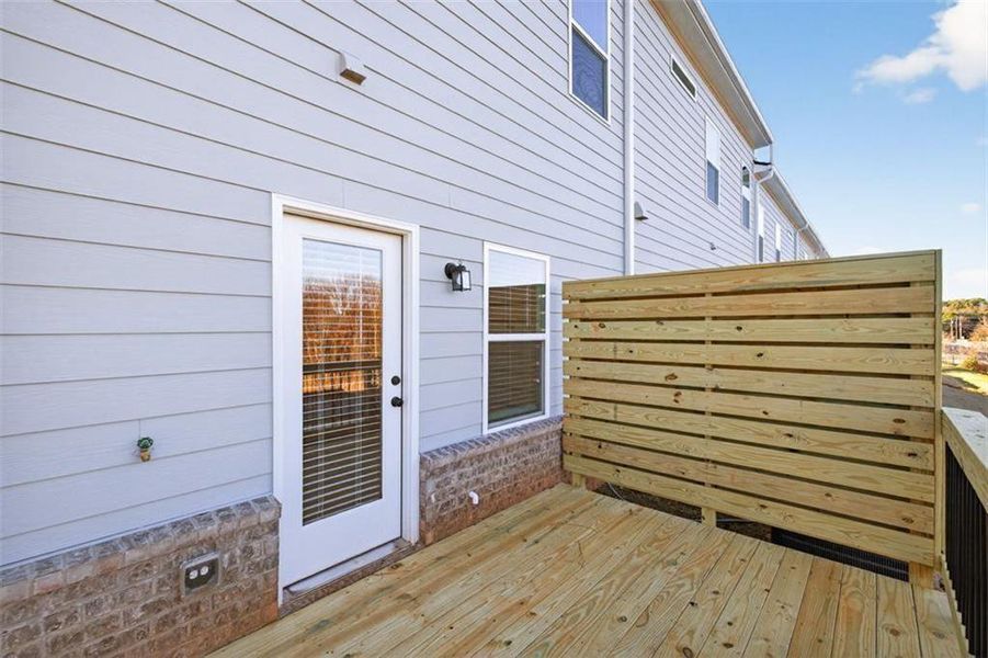 Exterior details and patio area of a home in Franklin Manor, Lawrenceville (Image 4).