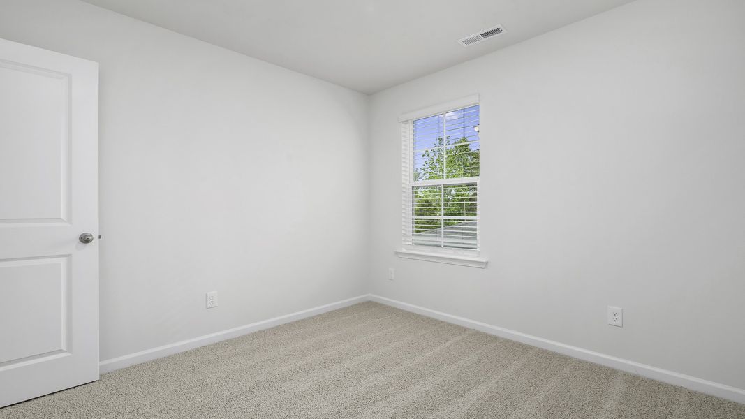 Spacious, unfurnished interior of a new home in Willow Mill, Thomasville (Image 16).
