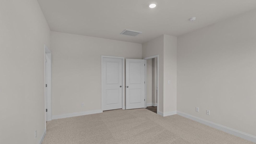 Spacious, unfurnished interior of a new home in Villa Grande, Winterville (Image 23).