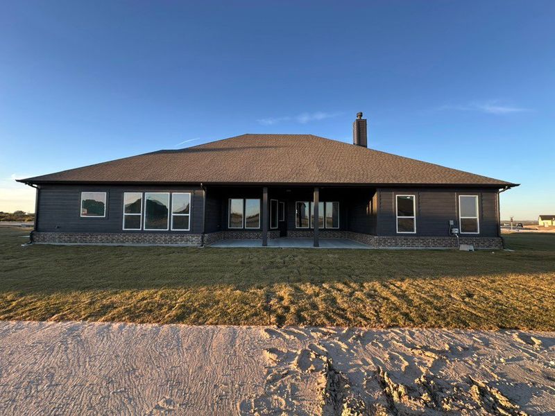 Exterior details and patio area of a home in Eagle Ridge Estates, Weatherford (Image 3).