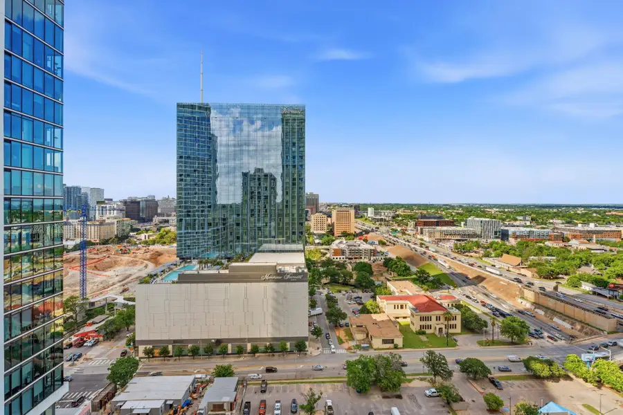 Condo located in Austin, TX showcasing its design and architecture (Image 4).