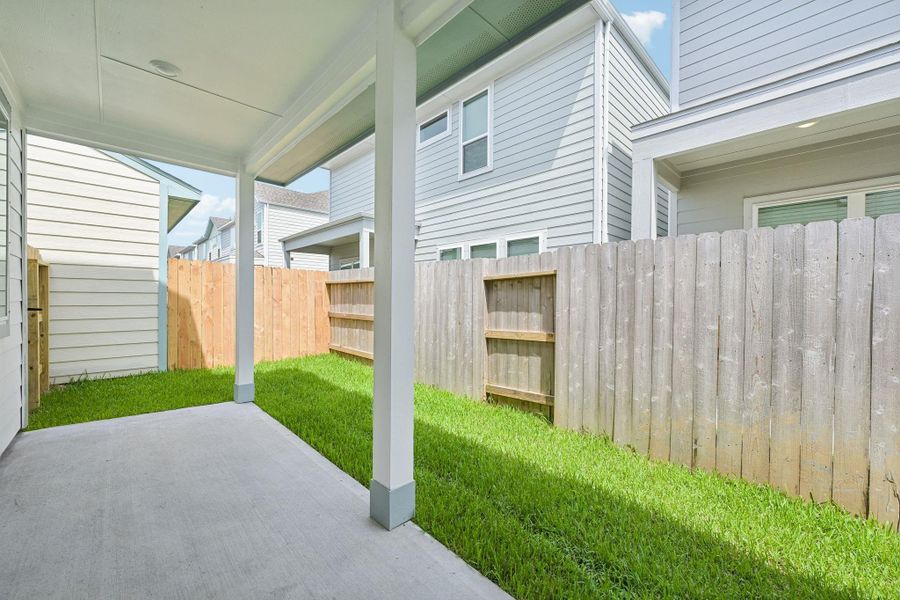 Exterior details and patio area of a home in Kemah Crossing - City Series, Kemah (Image 3).