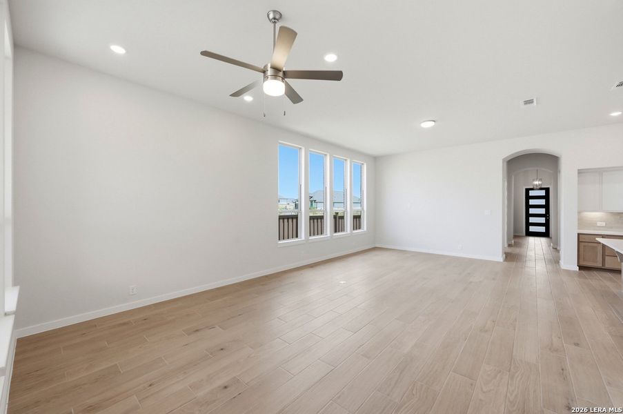 Spacious, unfurnished interior of a new home in Mayfair, New Braunfels (Image 25).
