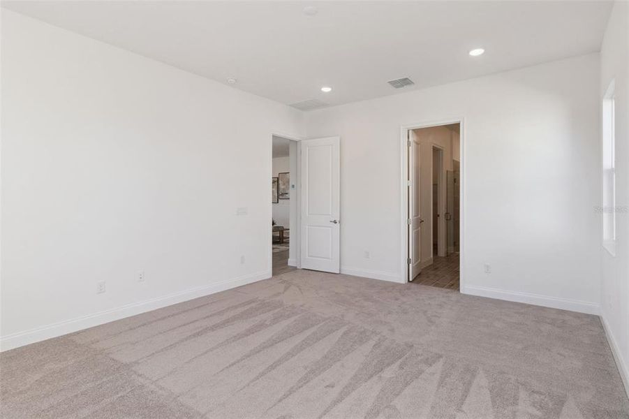 Spacious, unfurnished interior of a new home in Tamarack at Two Rivers, Zephyrhills (Image 45).