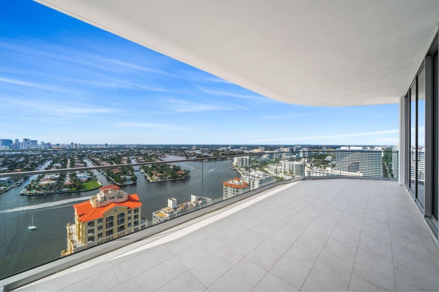 Exterior details and patio area of a home in Selene Oceanfront Residences, Fort Lauderdale (Image 29).