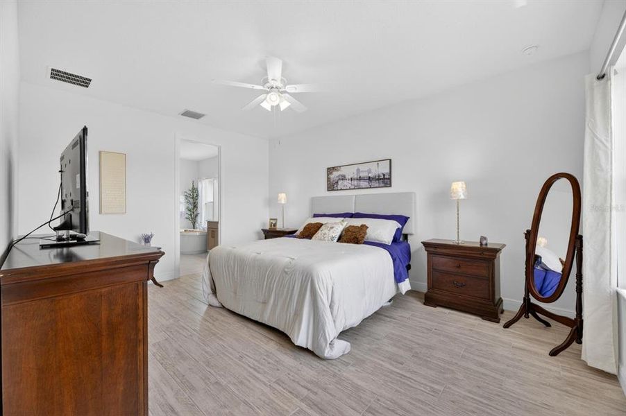 Furnished interior view inside a new home in , Apollo Beach (Image 30).