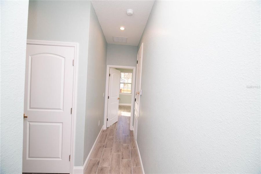 Spacious, unfurnished interior of a new home in , Lake Wales (Image 38).