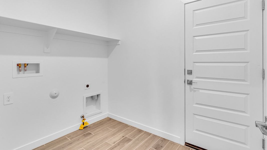 Spacious, unfurnished interior of a new home in The Oasis at Rocking K, Vail (Image 45).