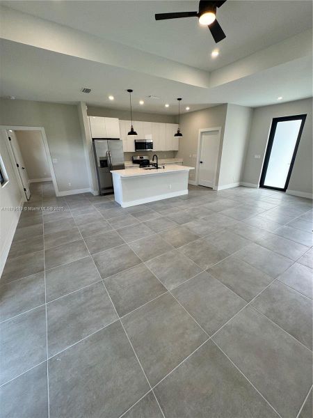 Spacious, unfurnished interior of a new home in , Lehigh Acres (Image 10).