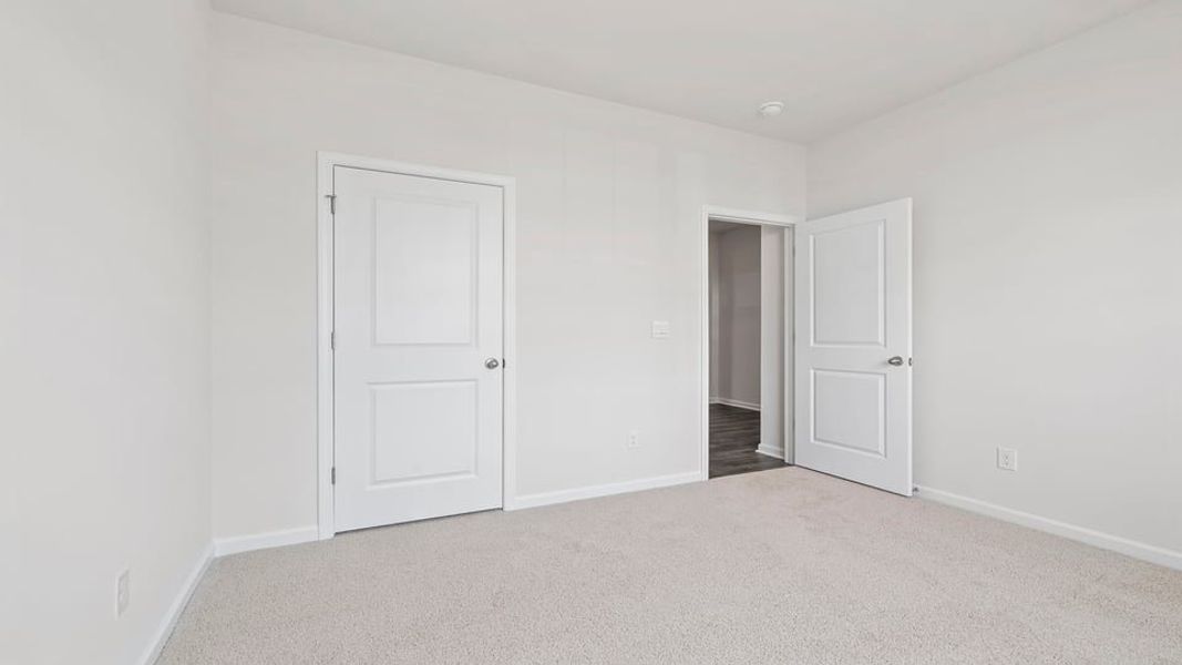 Spacious, unfurnished interior of a new home in Woodglen, Piedmont (Image 14).