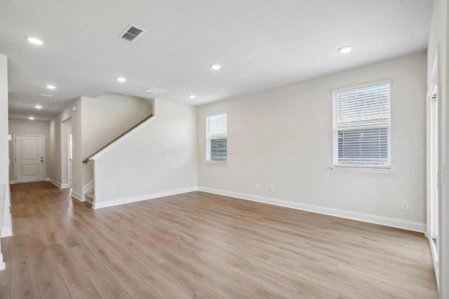 Spacious, unfurnished interior of a new home in Cades Bluff, Lebanon (Image 17).