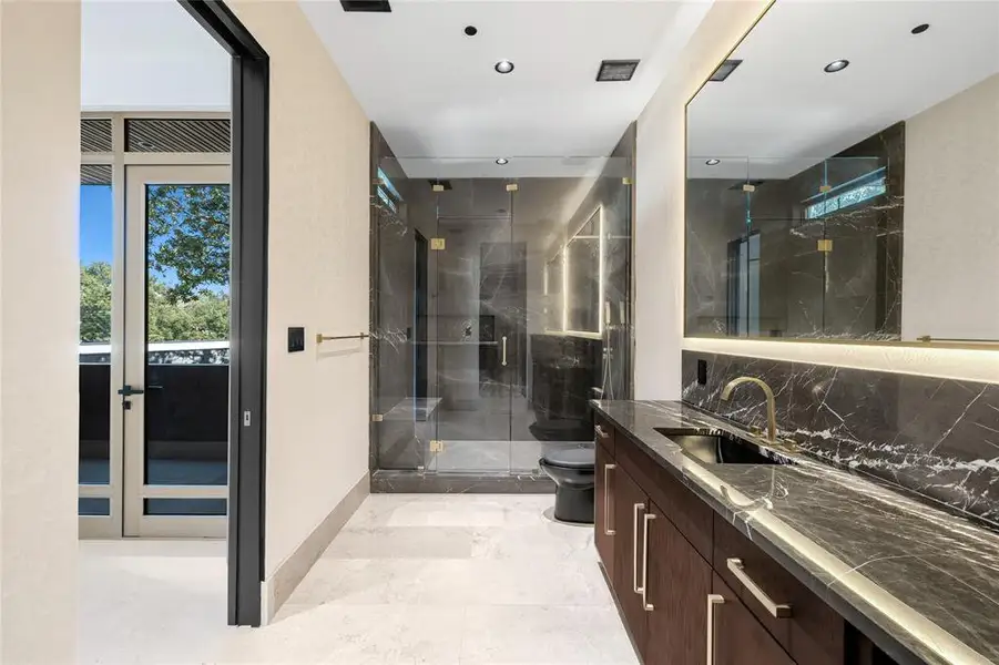 Furnished interior view inside a new home in , Dallas (Image 16).