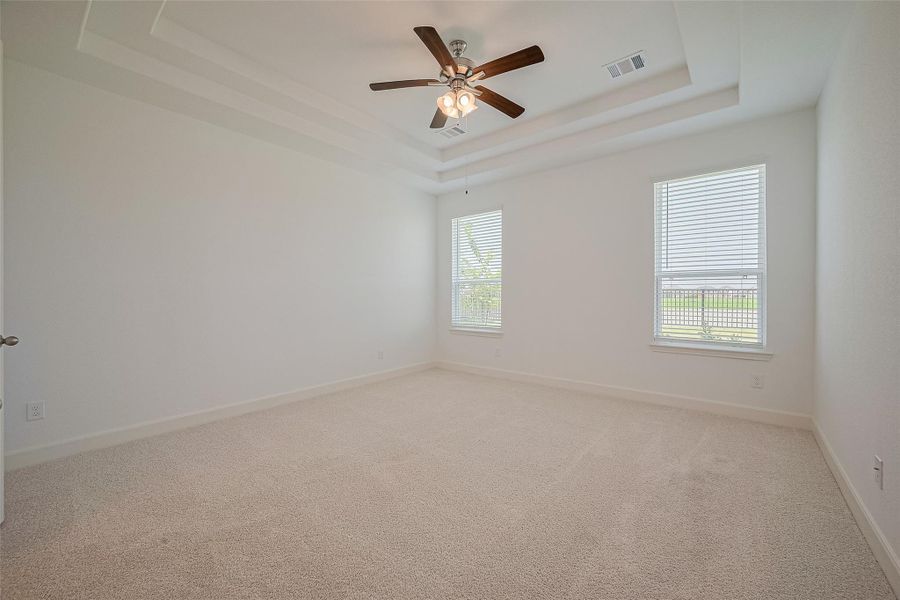 Spacious, unfurnished interior of a new home in Lago Mar, Texas City (Image 22).