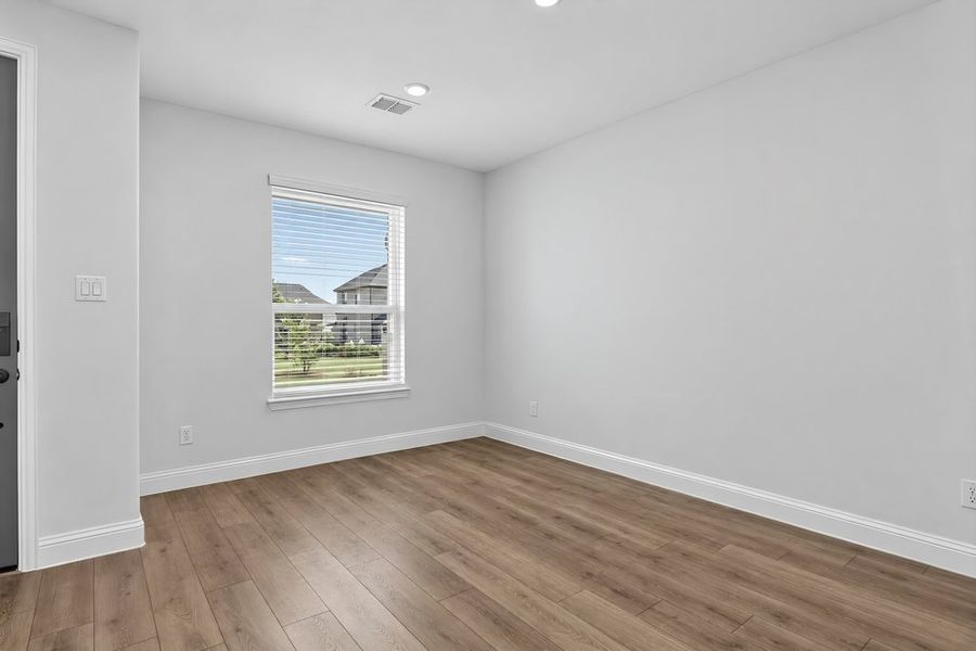 Spacious, unfurnished interior of a new home in Cross Creek Meadows, Celina (Image 15).