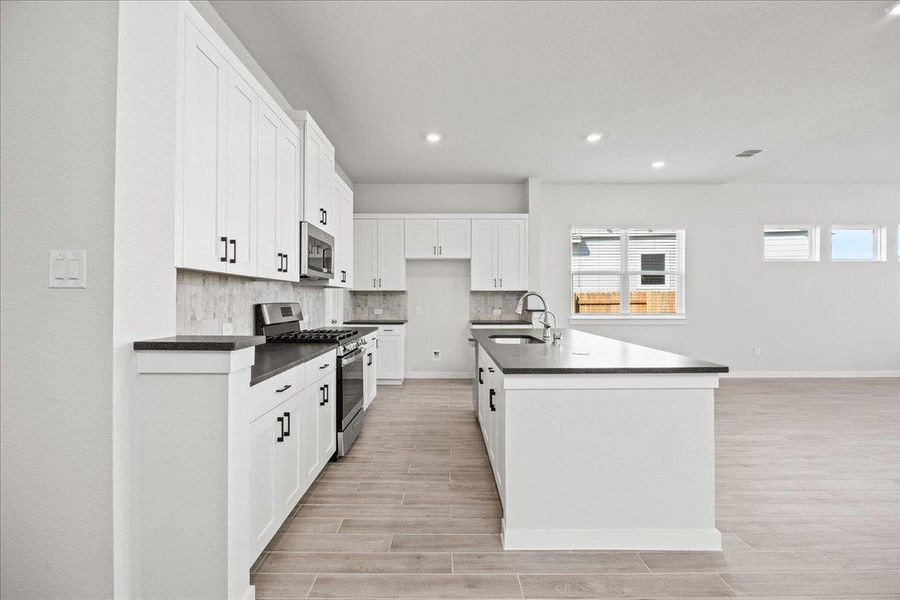 MOVE IN READY! MOVE IN READY!