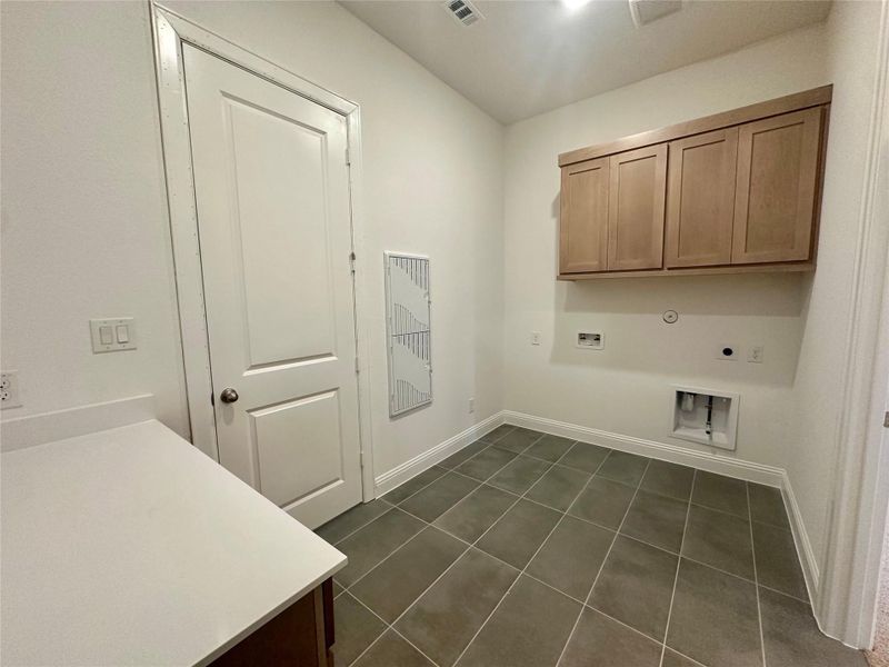 Spacious, unfurnished interior of a new home in Legacy, Friendswood (Image 7).