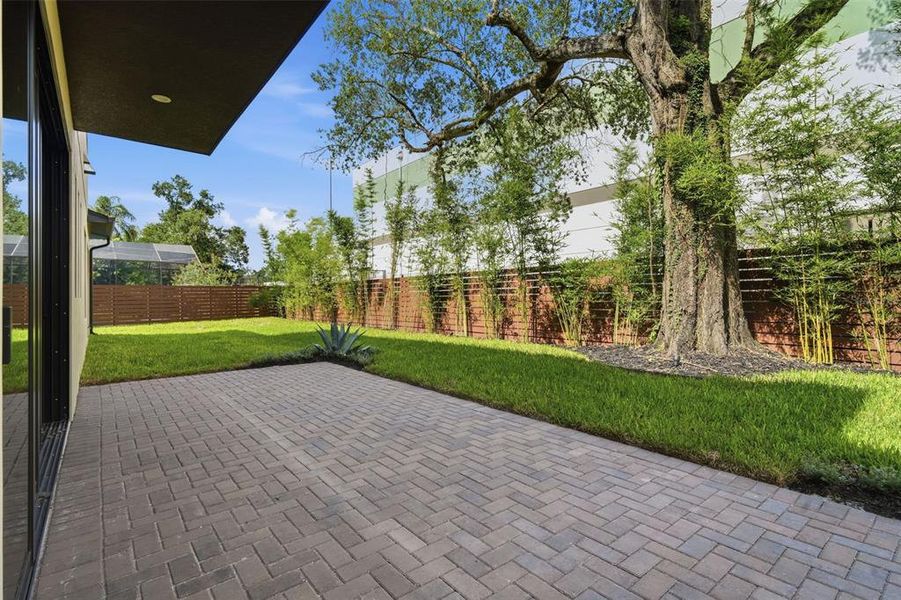 Exterior details and patio area of a home in , Orlando (Image 4).