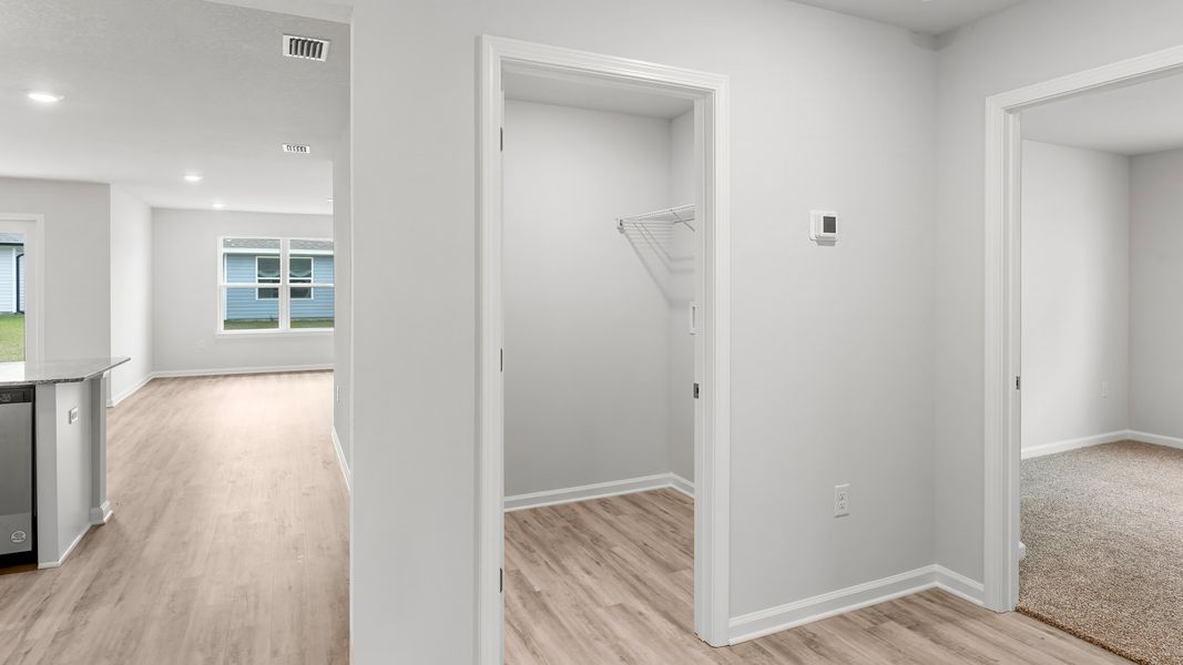 Spacious, unfurnished interior of a new home in Titus Park, Panama City (Image 12).