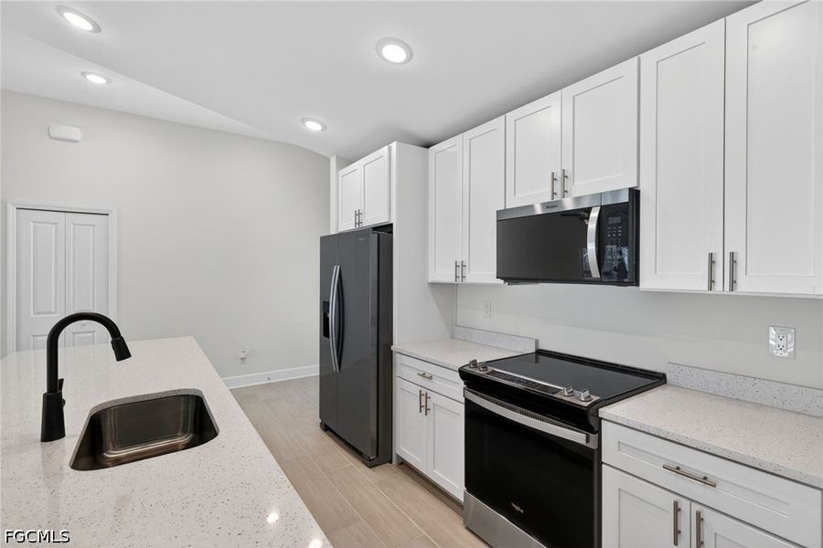 Furnished interior view inside a new home in Cape Coral, Cape Coral (Image 7).