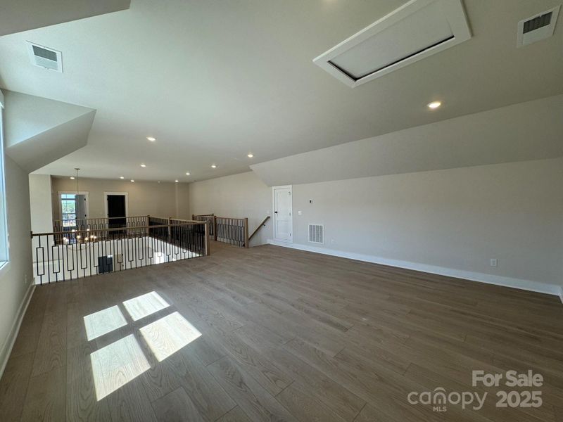 Spacious, unfurnished interior of a new home in Lakeside Pointe, Sherrills Ford (Image 20).