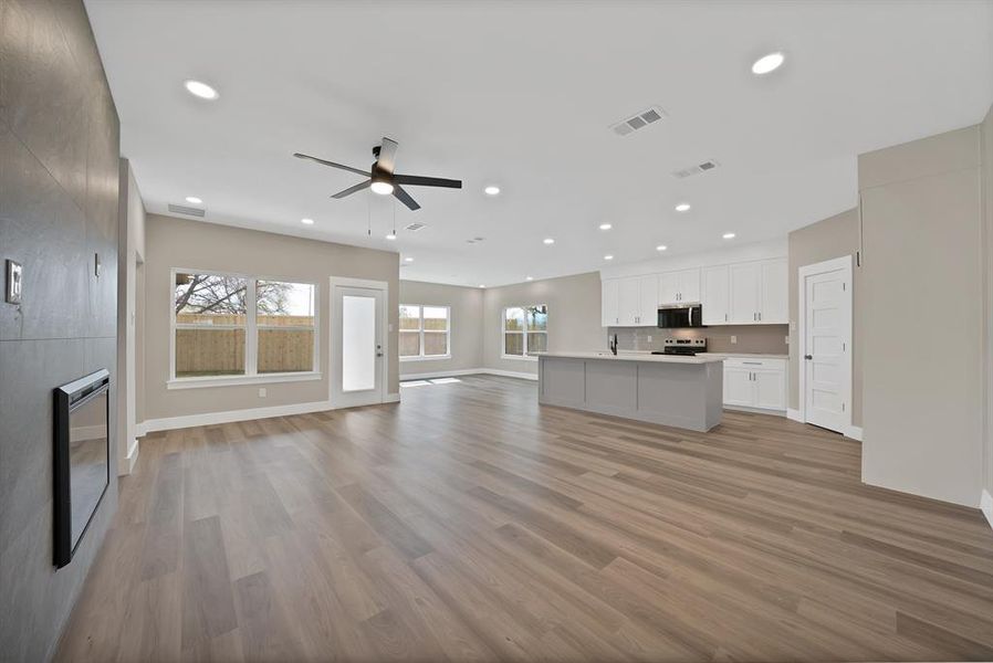 Spacious, unfurnished interior of a new home in , The Colony (Image 18).